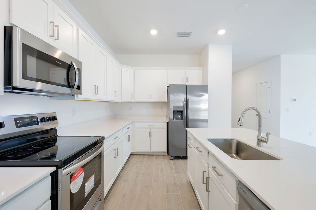 13838 Hunter Oak Dr, Fort Myers, FL 33913