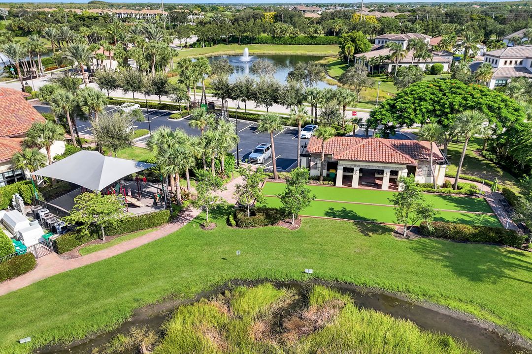 9445 Glenforest Dr, Naples, FL 34120