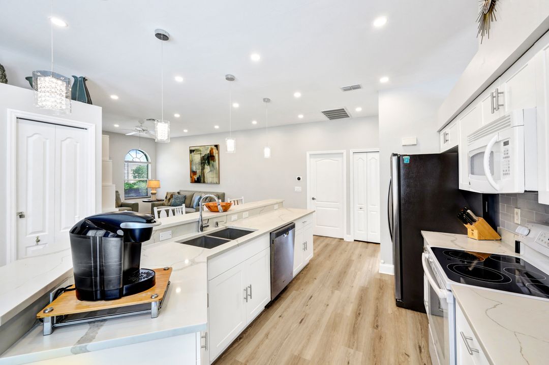 707 Teton Ct, Naples, FL 34104