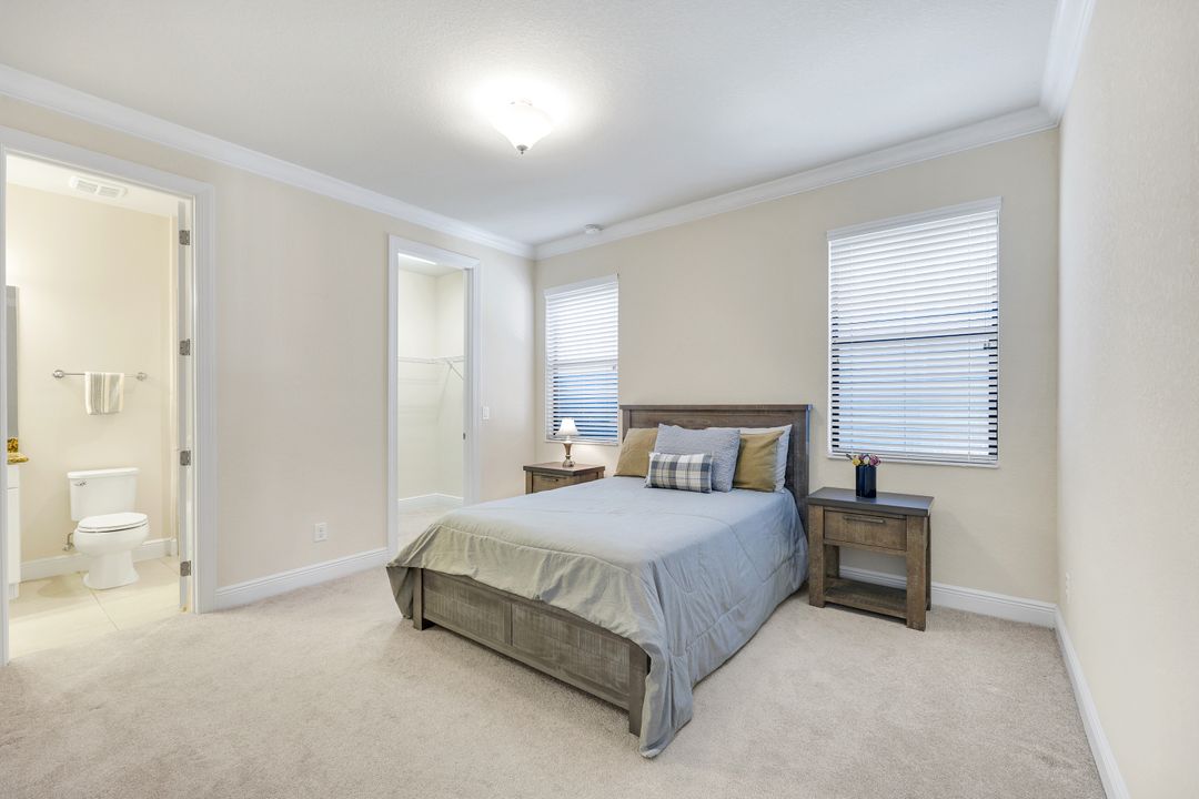 10101 Florence Cir, Naples, FL 34119