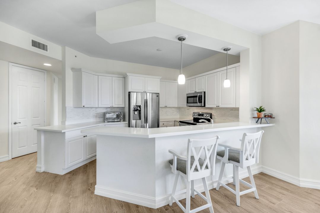 400 Flagship Dr, Naples, FL 34108