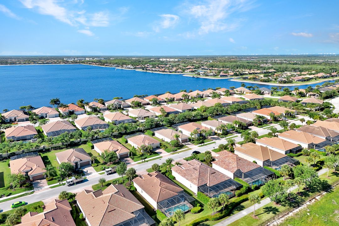 9311 Fieldstone Ln, Naples, FL 34120