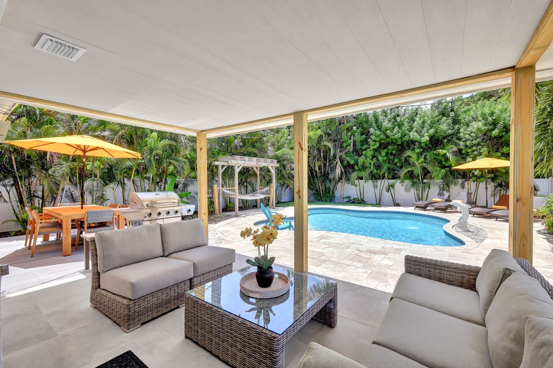 534 97th Ave N, Naples, FL 34108