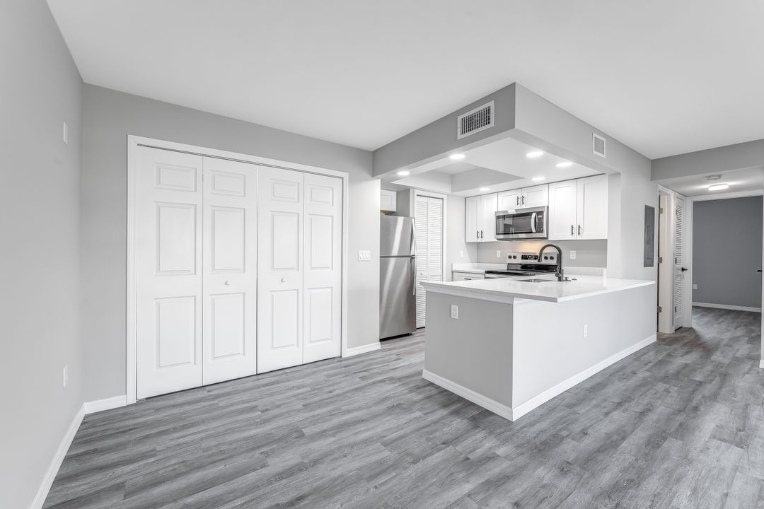4815 Tudor Dr, Cape Coral, FL 33904