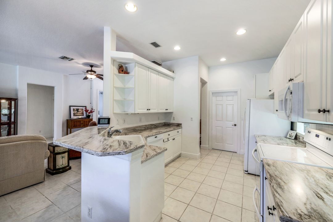 939 Fountain Run, Naples, FL 34119