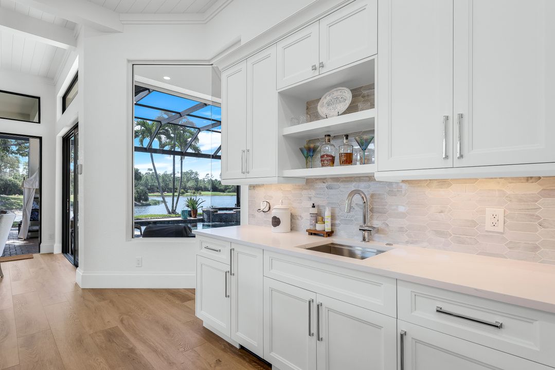 5092 Cerromar Dr, Naples, FL 34112