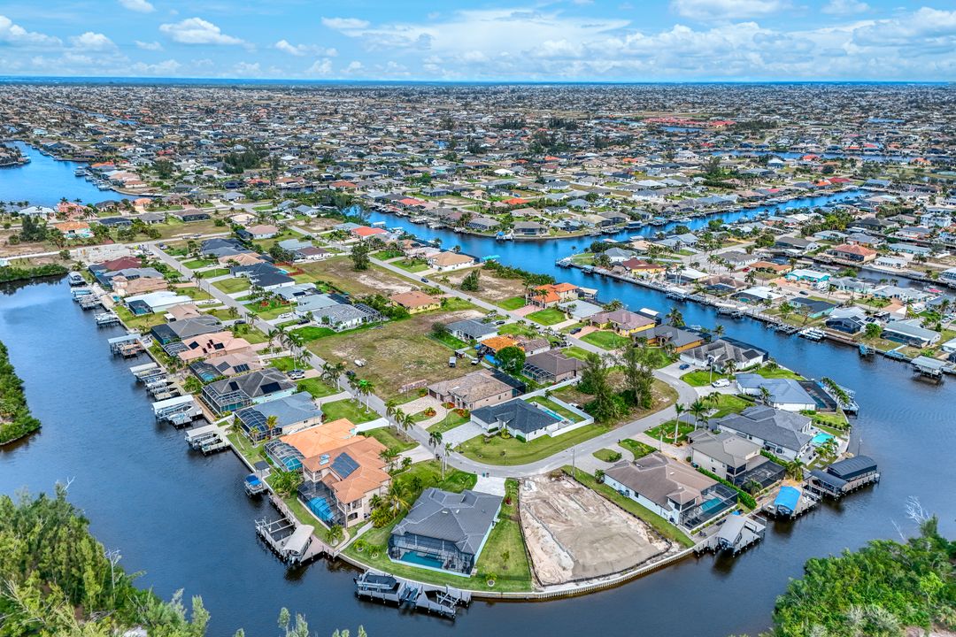 605 SW 39th Ave, Cape Coral, FL 33991