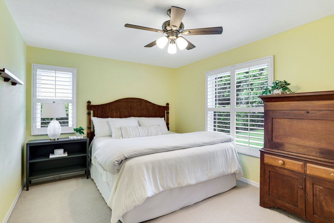 2319 Queens Way, Naples, FL 34112