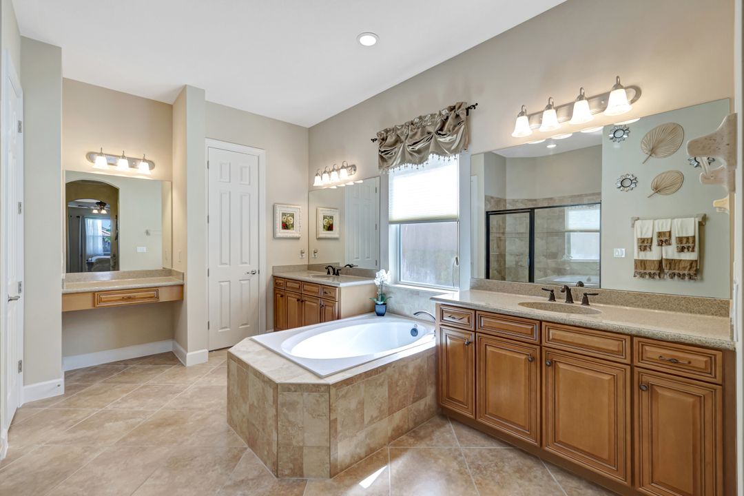 9693 Cobalt Cove Cir, Naples, FL 34120