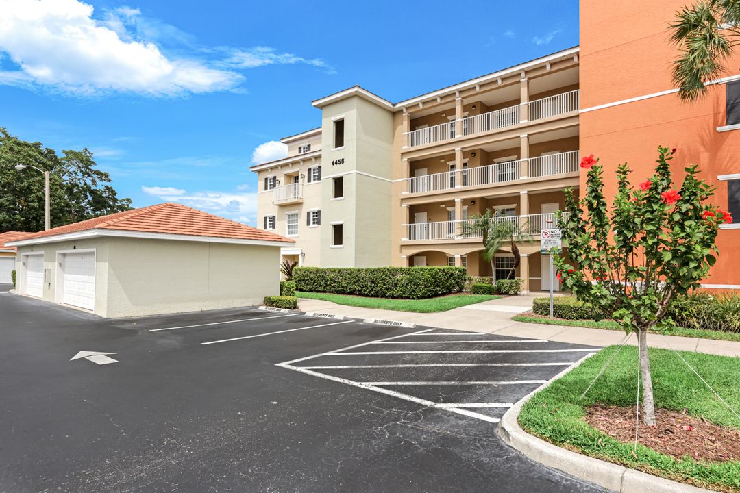 4455 Botanical Pl Cir #103, Naples, FL 34112