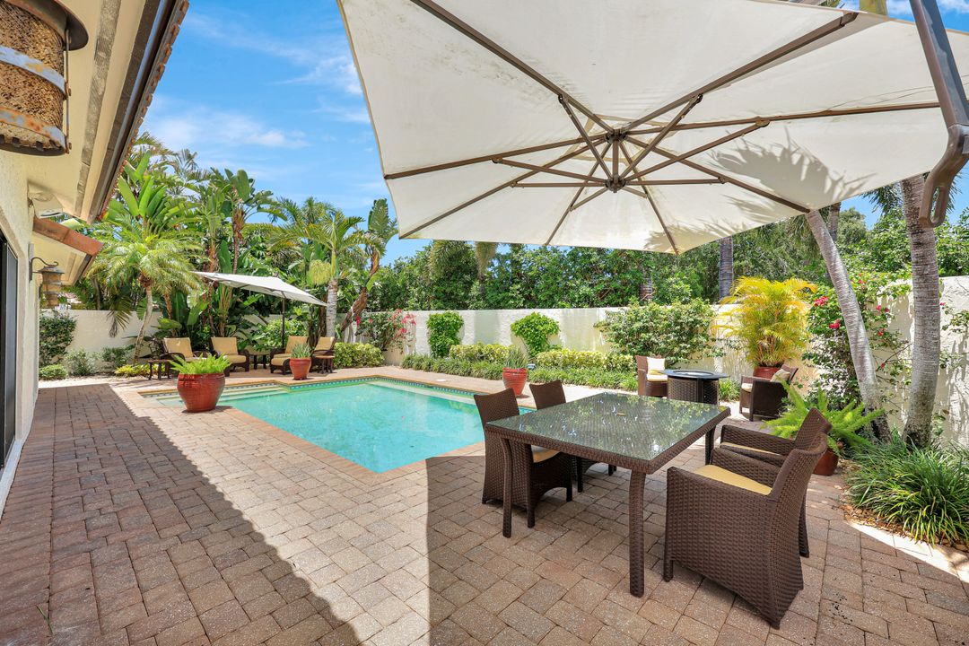 6 Las Brisas Way, Naples, FL 34108