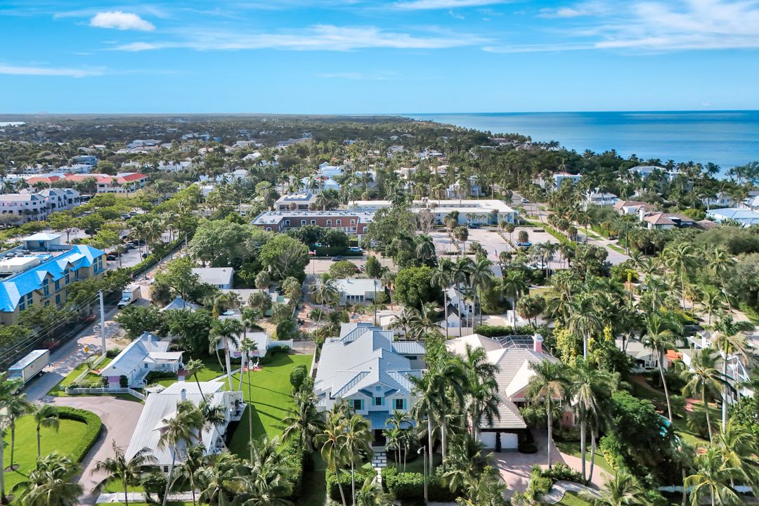 160 Broad Ave S, Naples, FL 34102