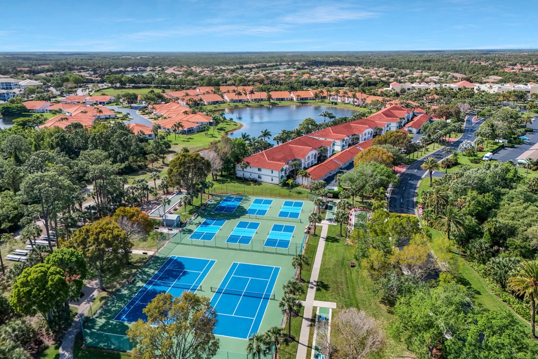 186 Gabriel Cir #9, Naples, FL 34104