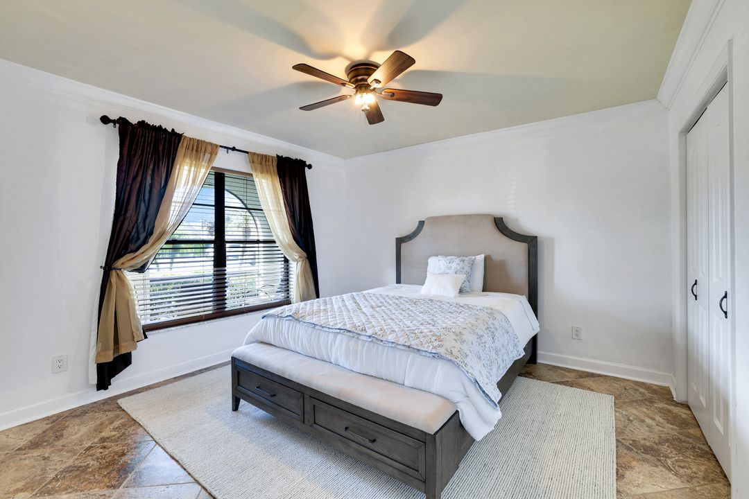 589 98th Ave N, Naples, FL 34108