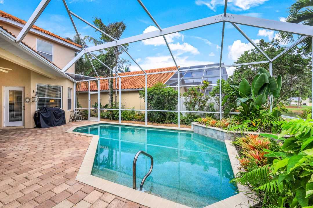 1082 Jardin Dr, Naples, FL 34104