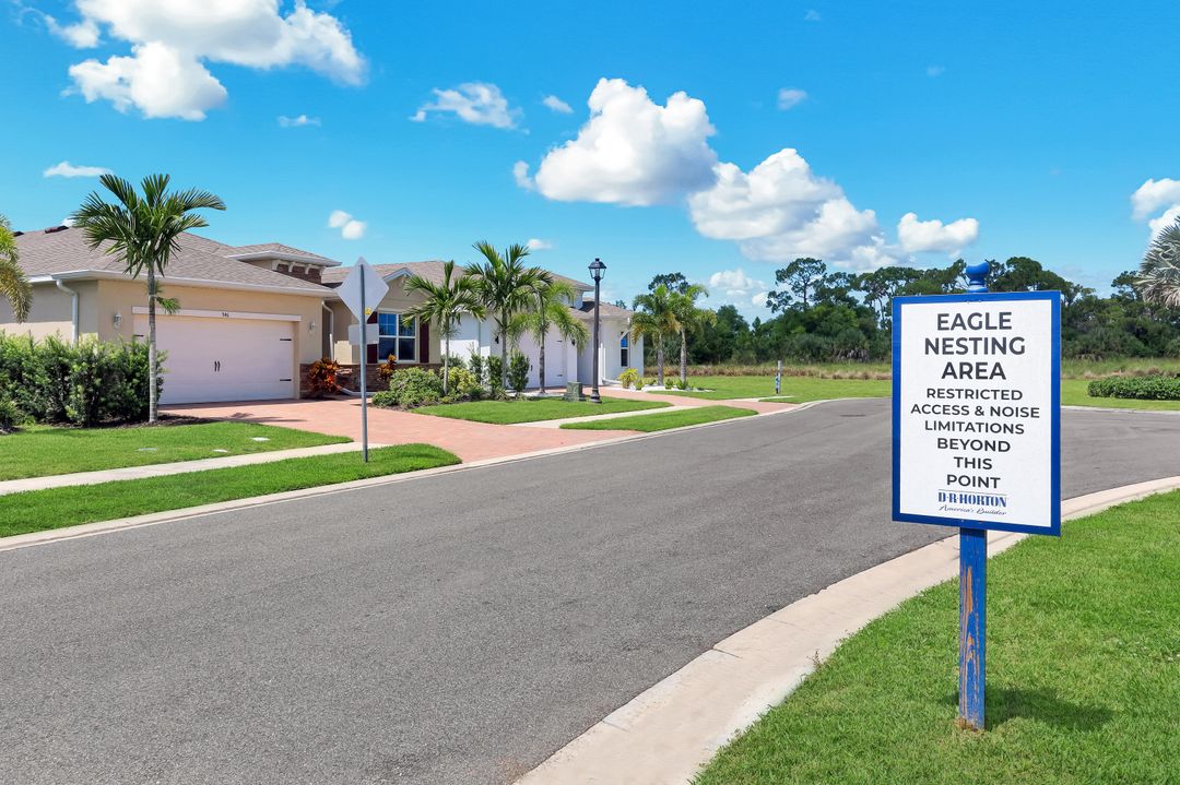 950 Stonewater Lk Ter, Cape Coral, FL 33993