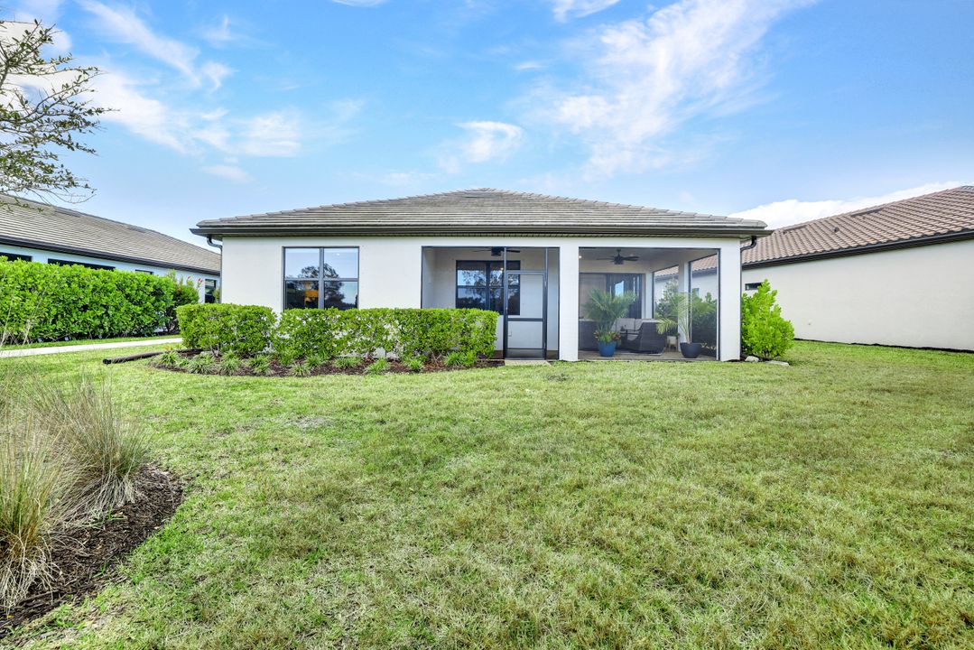 1952 Yellowfin Cir, Naples, FL 34114