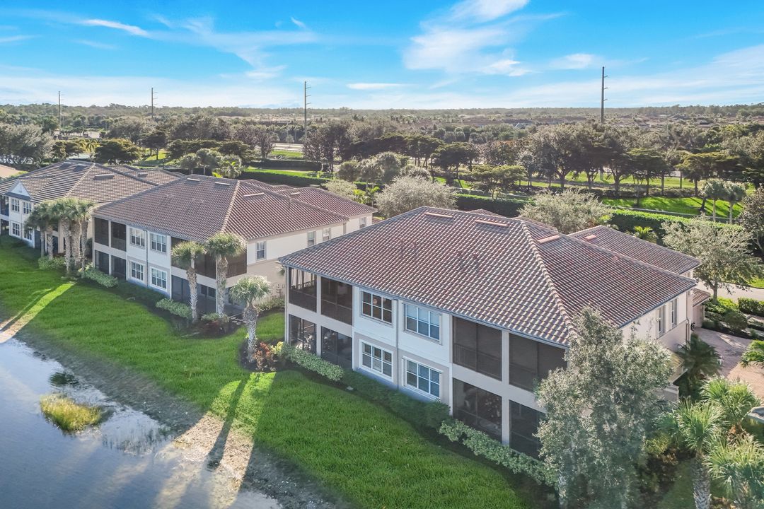 8783 Coastline Ct #202, Naples, FL 34120