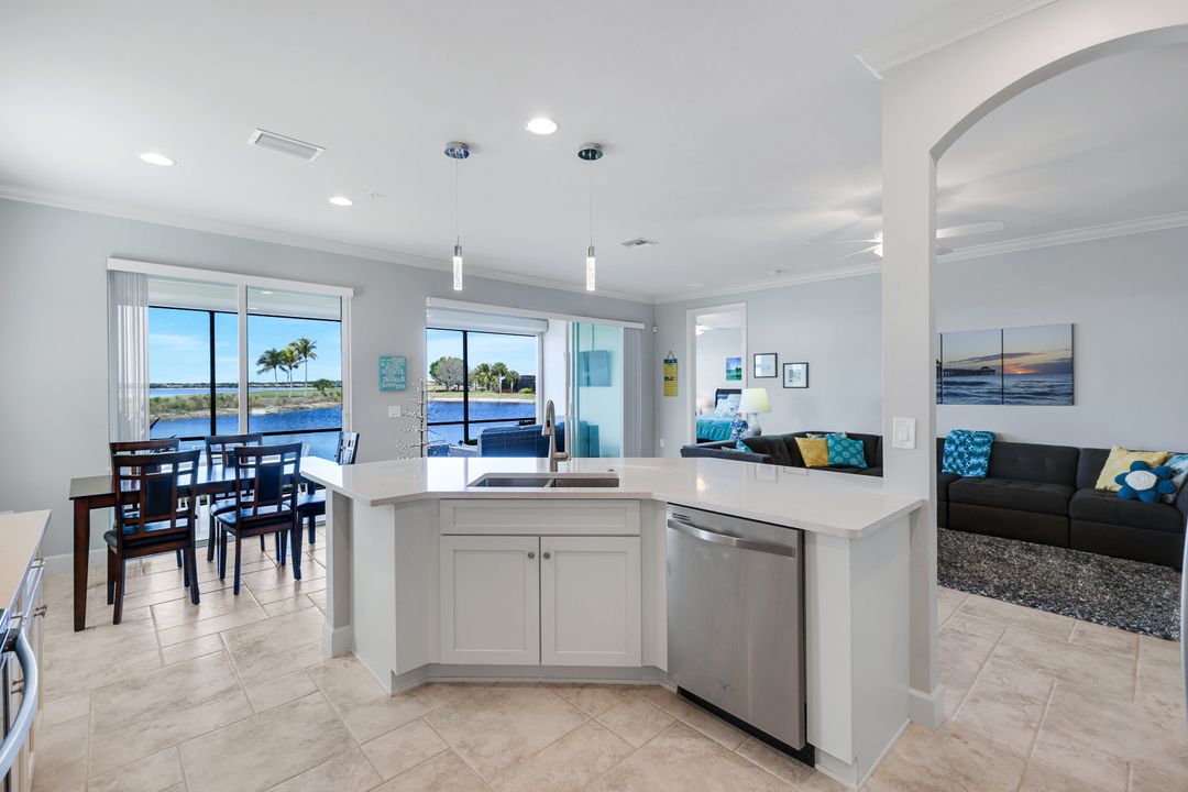 9060 Siesta Bay Dr #101, Naples, FL 34120