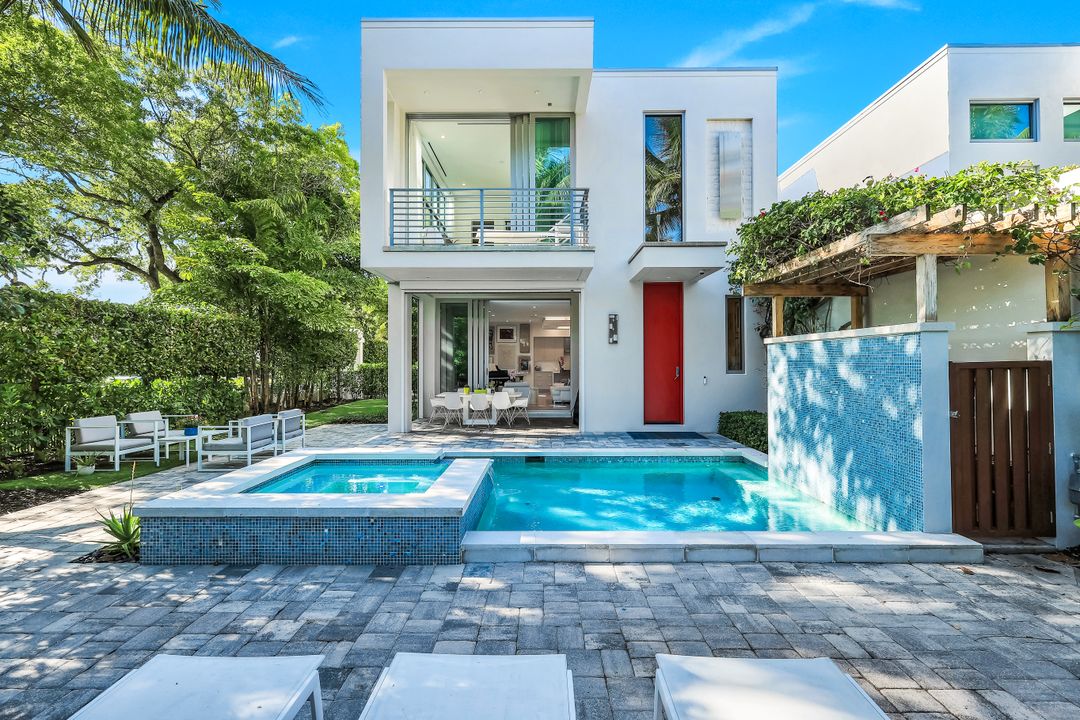 335 Banyan Blvd, Naples, FL 34102