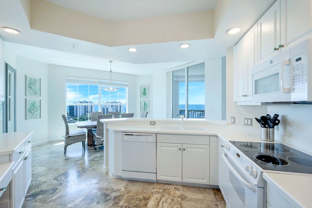 300 Dunes Blvd #PH05, Naples, FL 34110