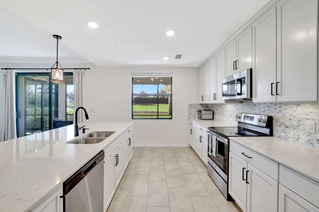 2368 Anguilla Dr #102, Naples, FL 34120