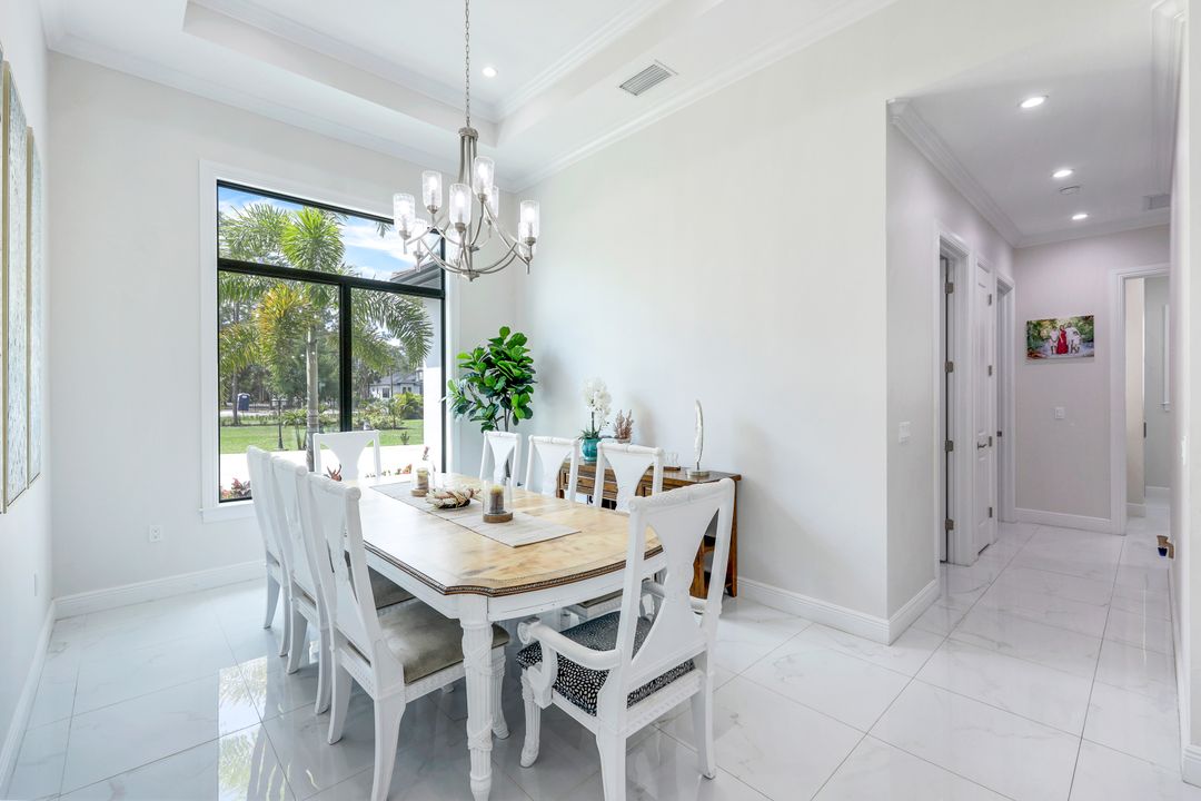 367 14th Ave NE, Naples, FL 34120