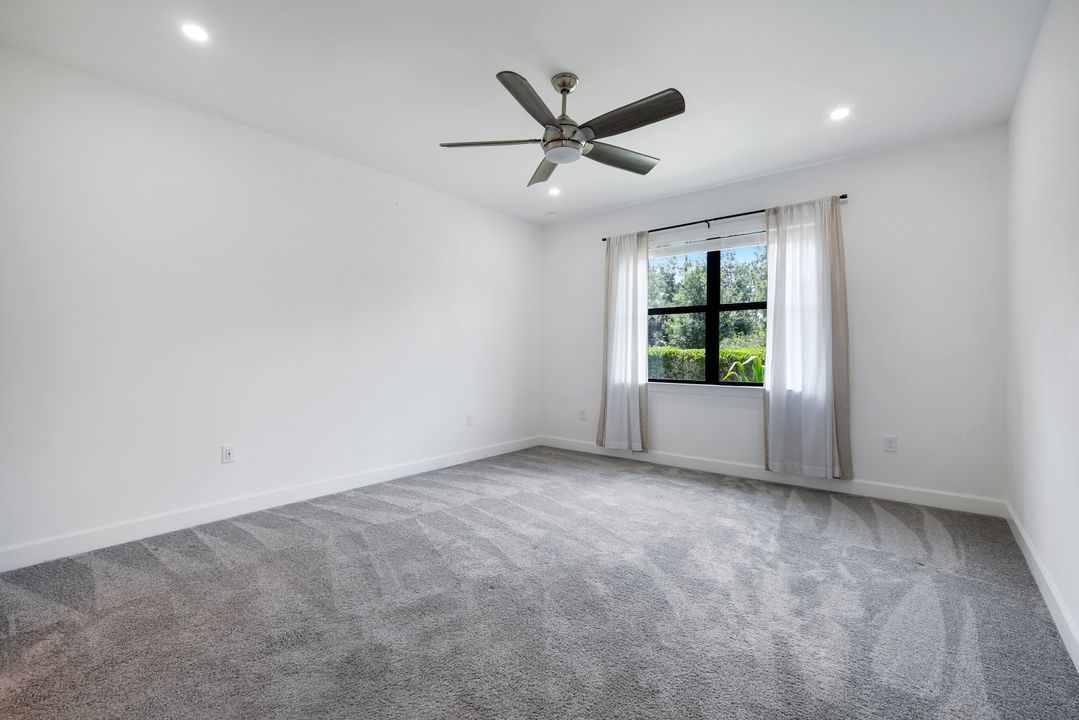 10518 Ventana Ct, Naples, FL 34120