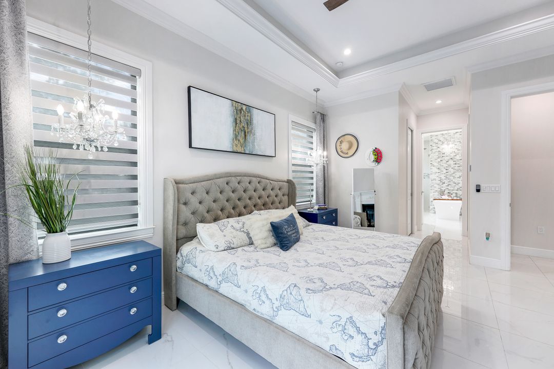 367 14th Ave NE, Naples, FL 34120