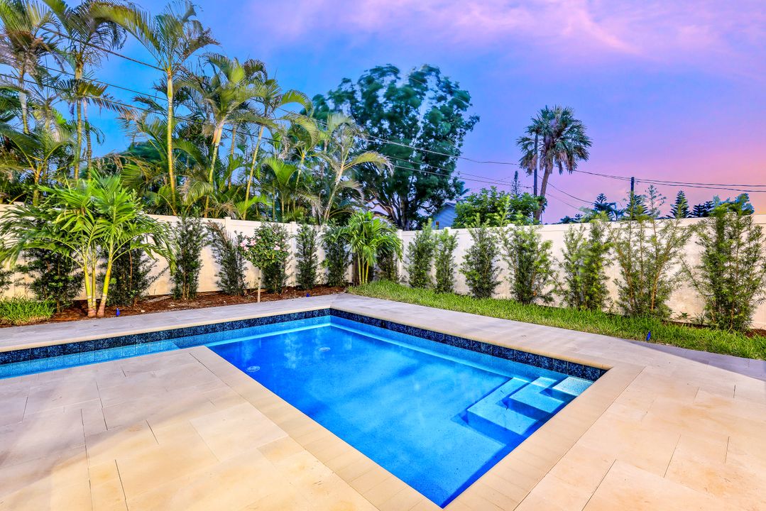 524 103rd Ave N, Naples, FL 34108