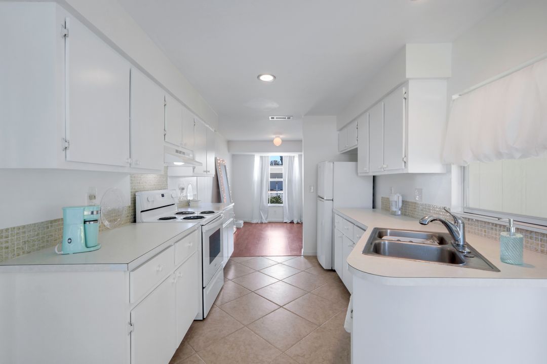 59 Hilo Ct, Naples, FL 34112