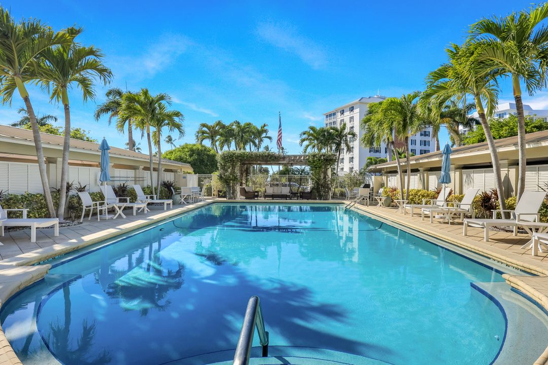 2750 Gulf Shore Blvd N #402, Naples, FL 34103