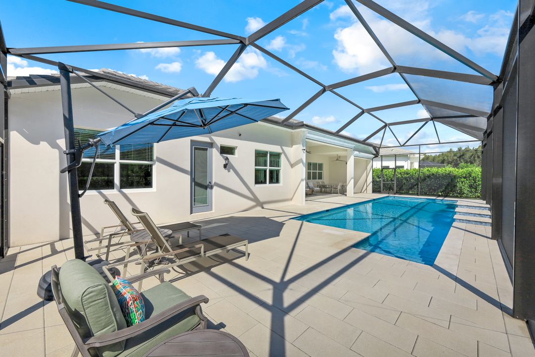 8959 Redonda Dr, Naples, FL 34114