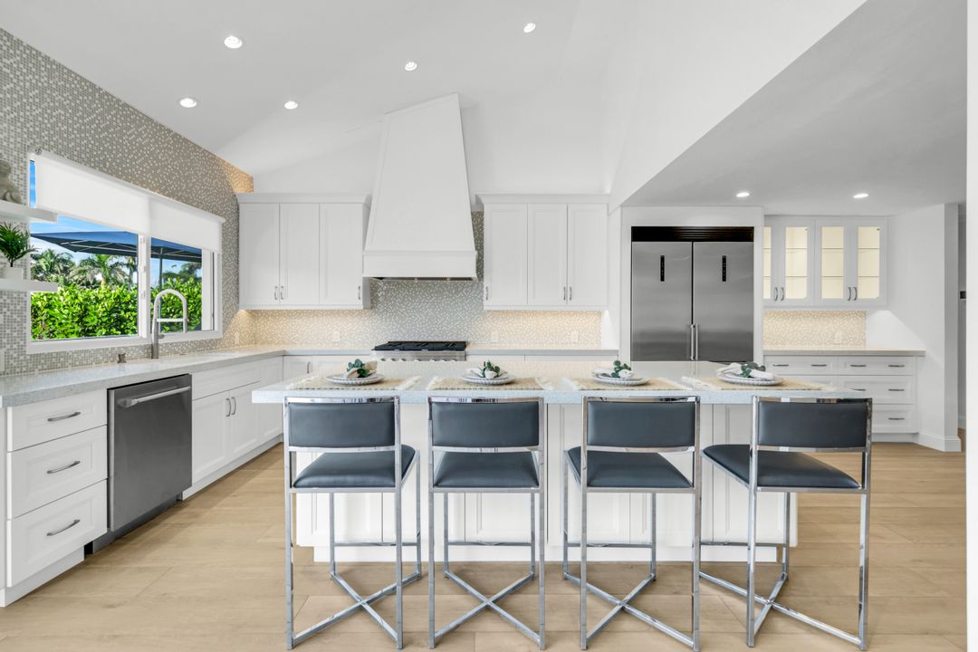 151 Bayview Ave, Naples, FL 34108