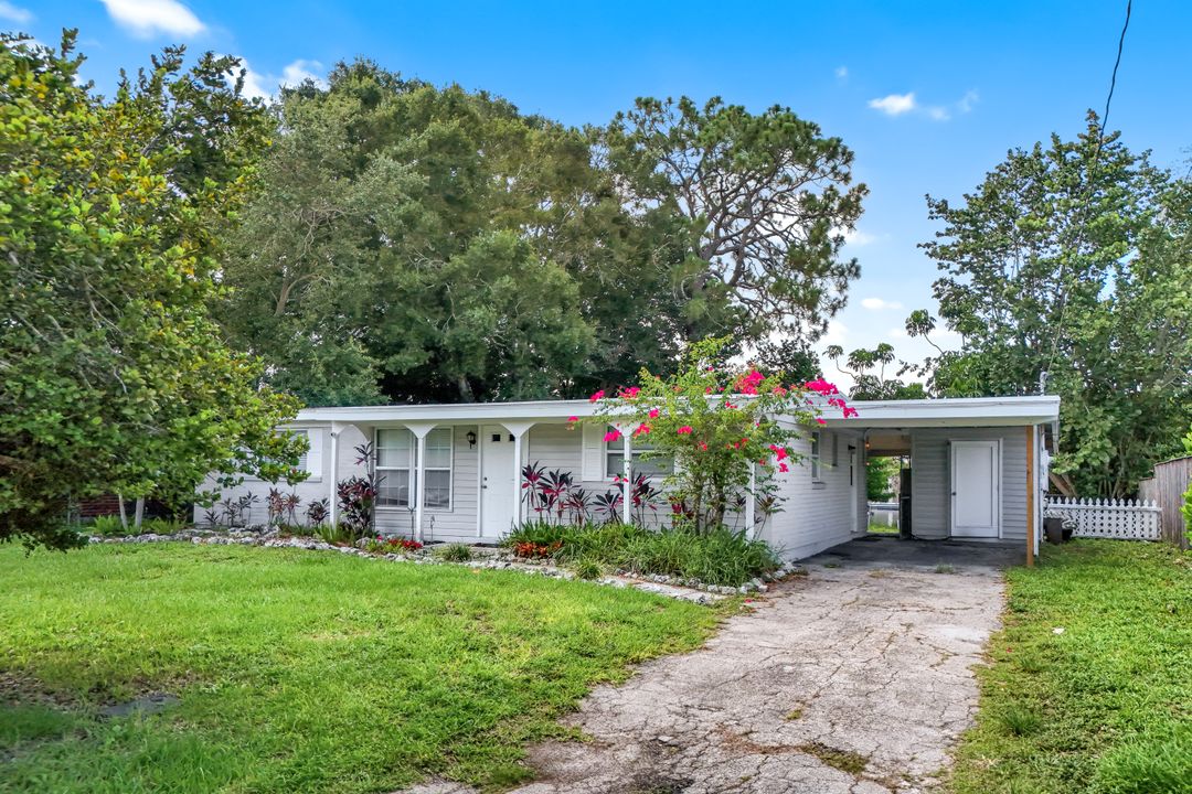 2140 Harbor Ln, Naples, FL 34104
