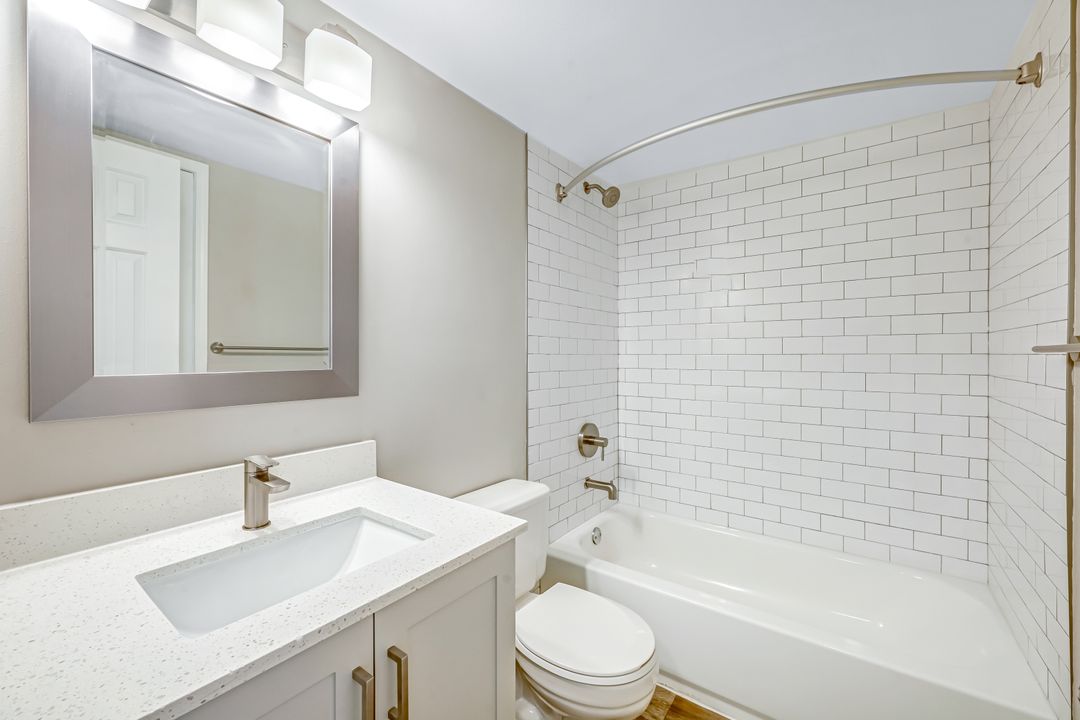 19680 E Country Club Dr, Miami, FL 33180