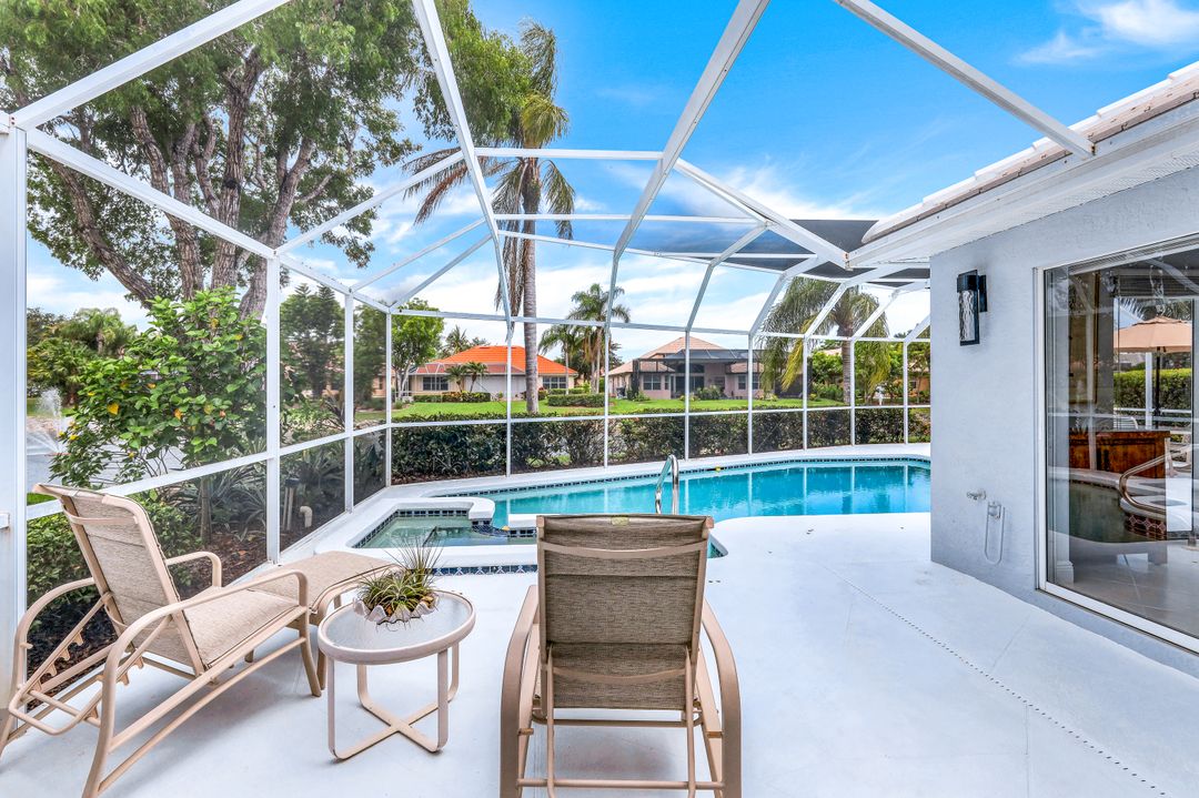 1343 Old Oak Ln, Naples, FL 34110