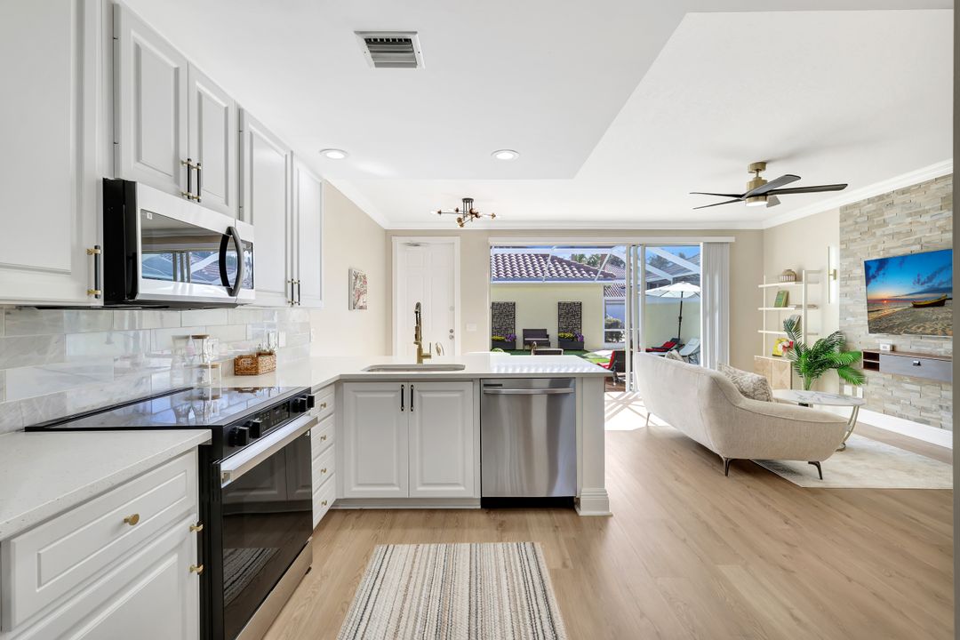 6210 Towncenter Cir, Naples, FL 34119