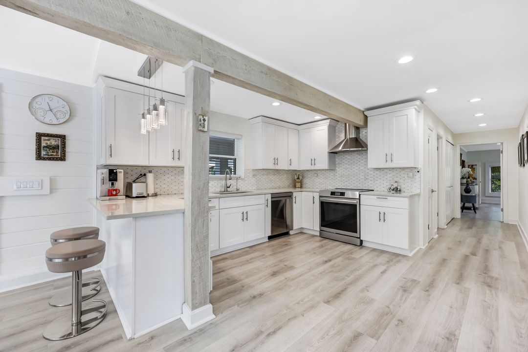 2061 Santa Barbara Blvd, Naples, FL 34116