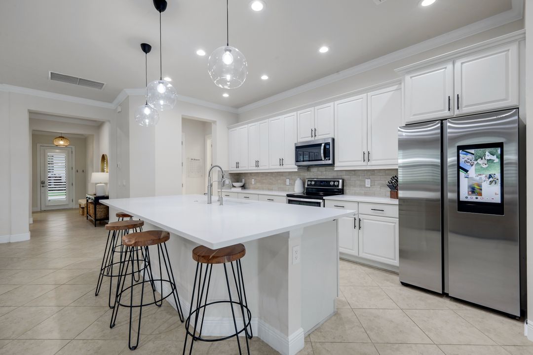 4118 Raffia Dr, Naples, FL 34119