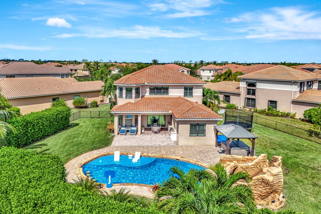 2750 Cinnamon Bay Cir, Naples, FL 34119