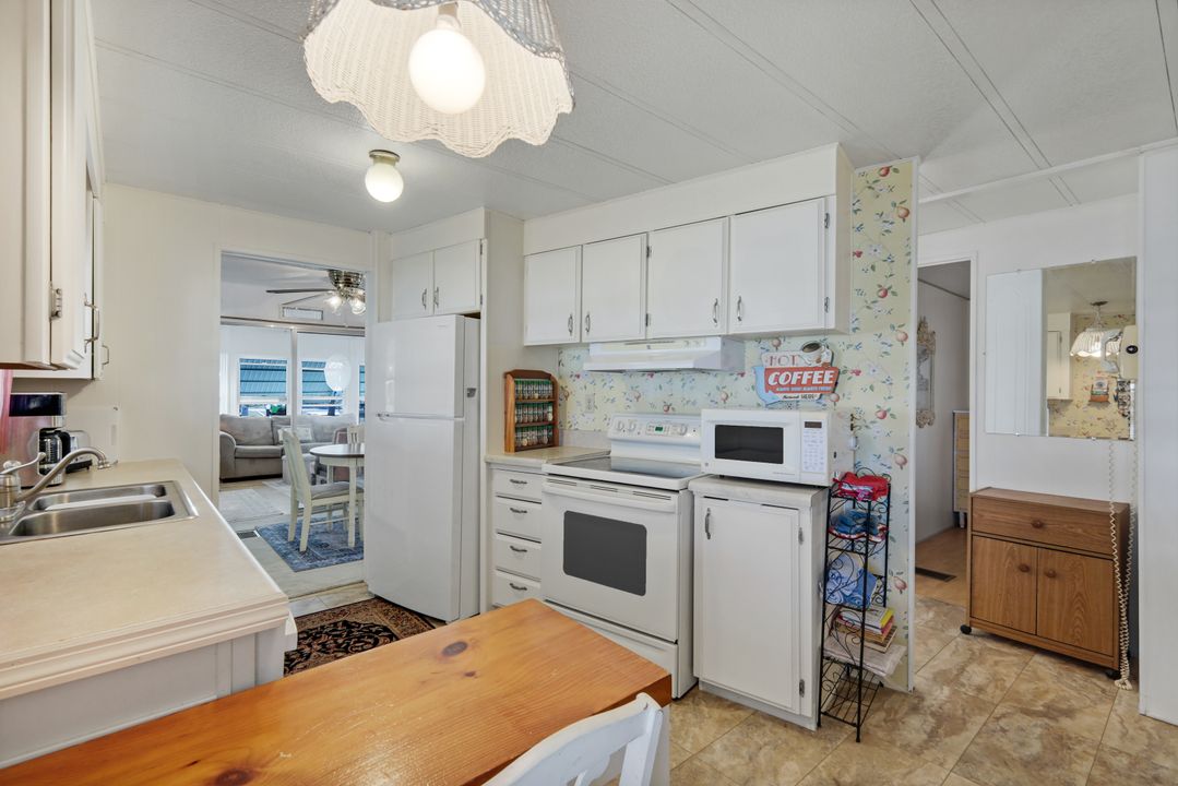 27520 Bourbonniere Dr, Bonita Springs, FL 34135