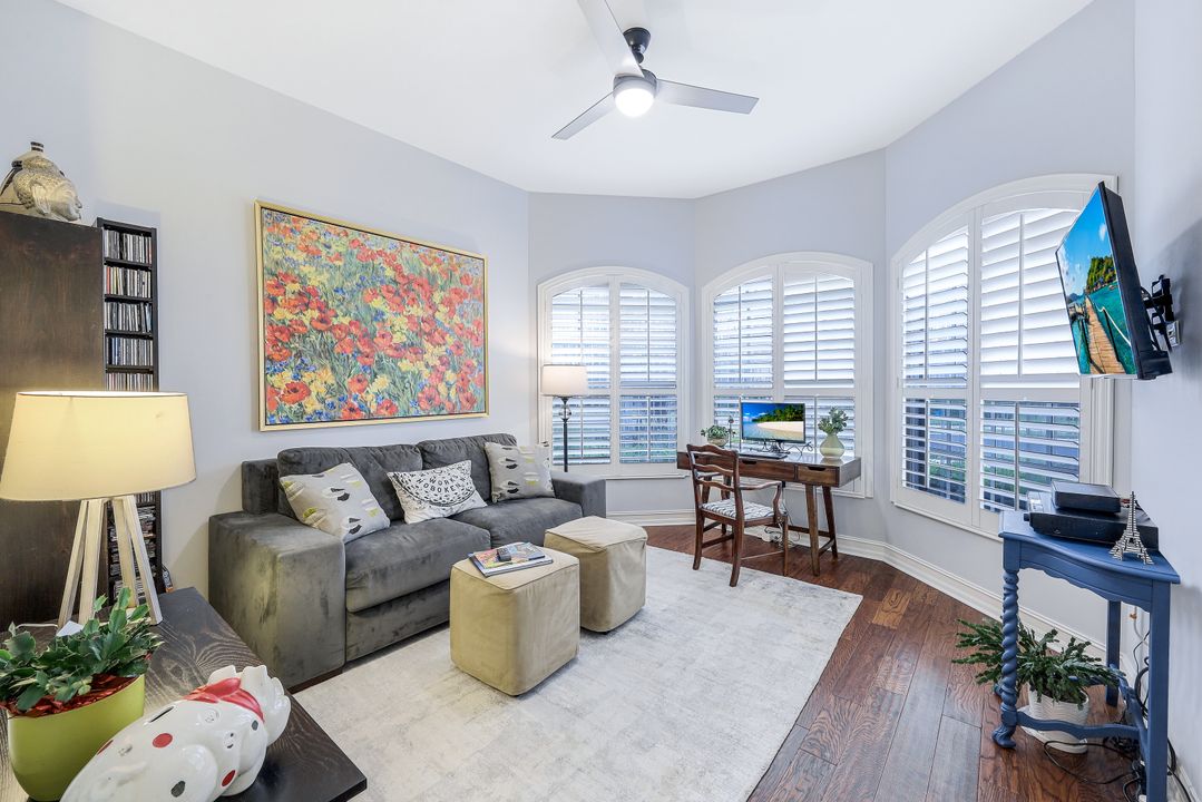 6053 Dogleg Dr, Naples, FL 34113