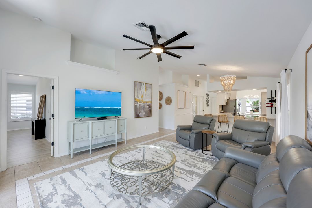 1588 Weybridge Cir, Naples, FL 34110