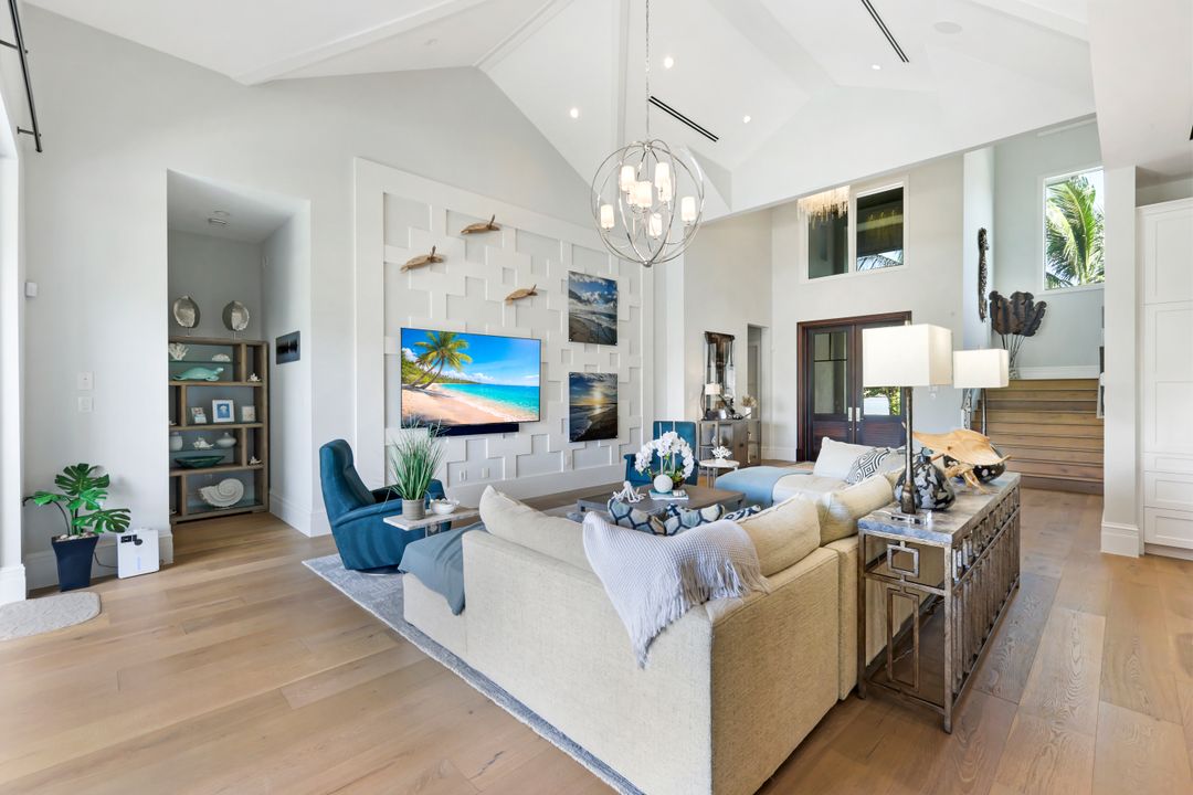 103 Bayview Ave, Naples, FL 34108