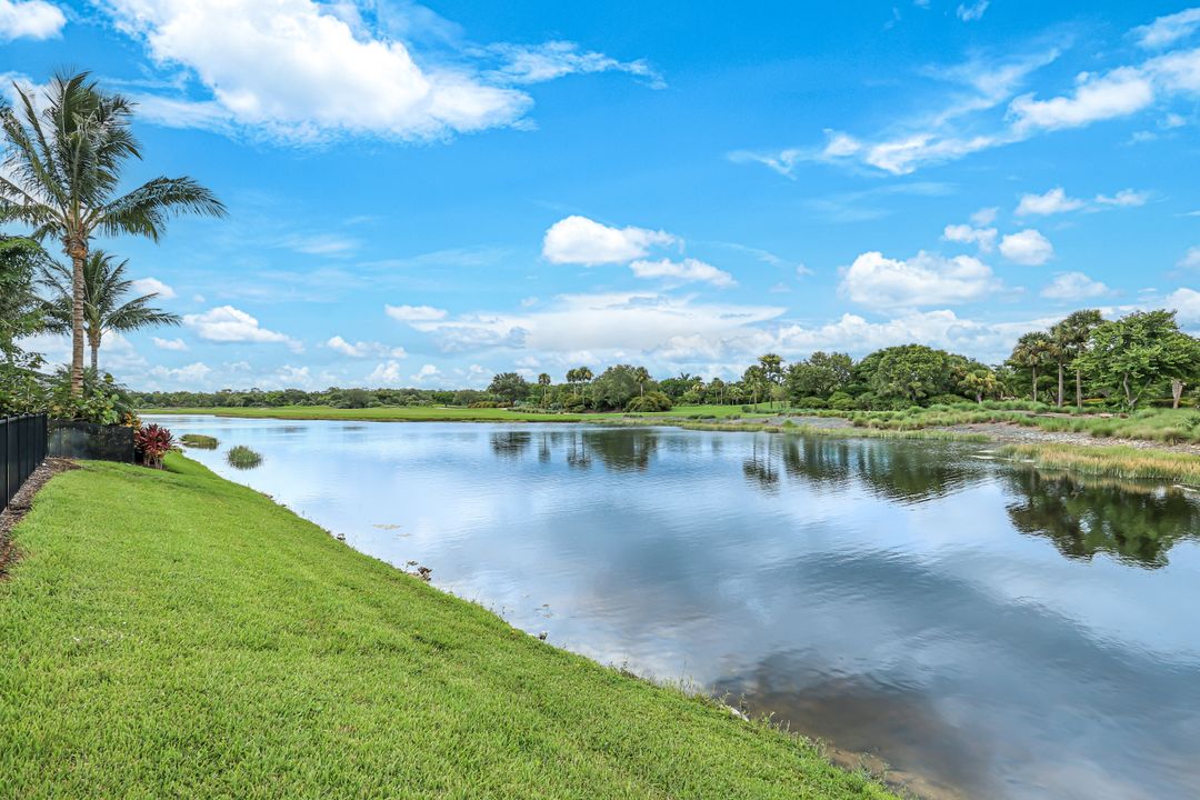 9937 Montiano Dr, Naples, FL 34113