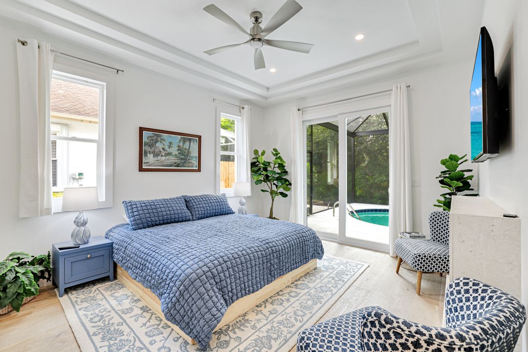 2515 Royal Palm Ct, Naples, FL 34103