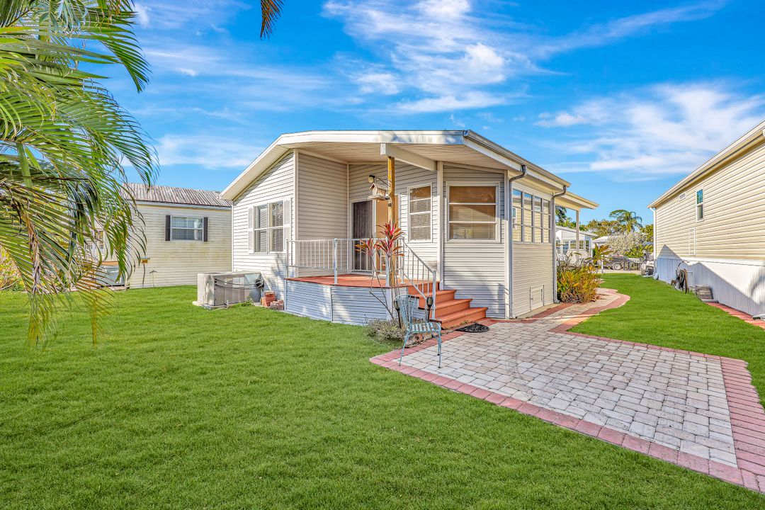 10827 Little Heron Cir SE, Estero, FL 33928