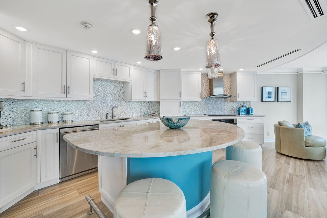 4041 Gulf Shore Blvd N #703, Naples, FL 34103