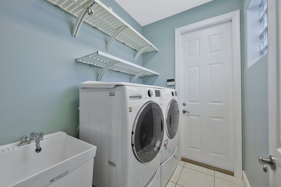 5058 Kensington High St, Naples, FL 34105